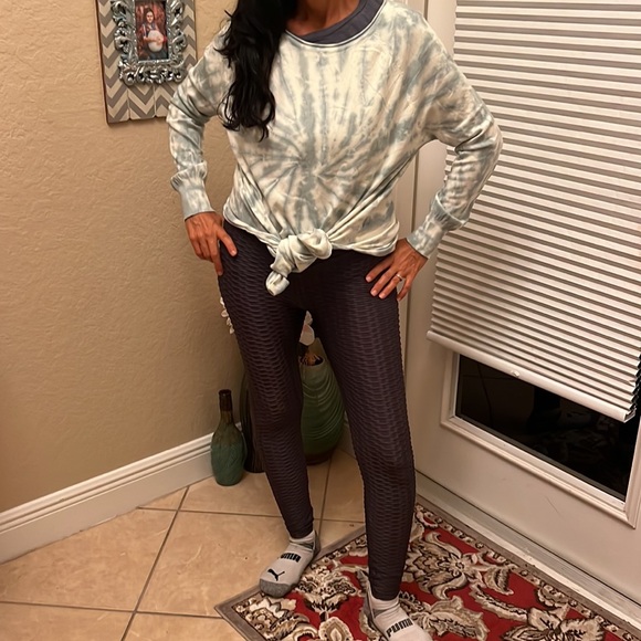 BlankNYC Green-and white tide dye very soft long sleeves top over Sz S & M new - Picture 2 of 11